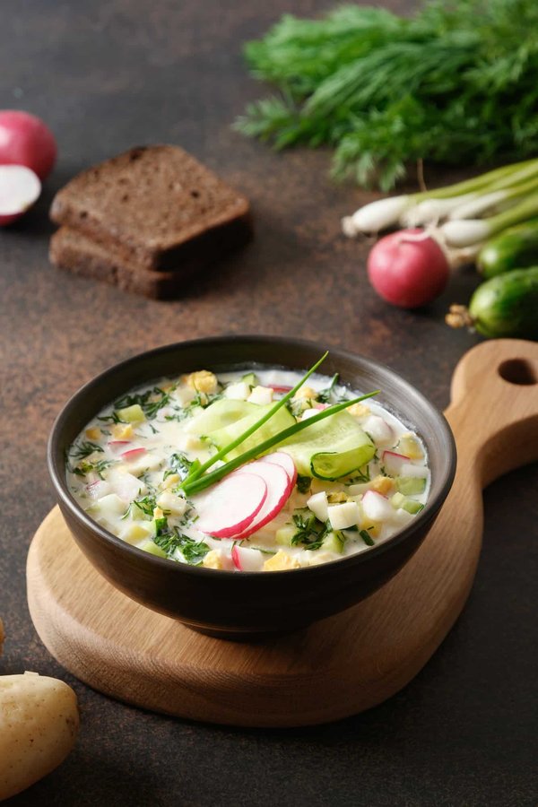 ¿Cuáles son los ingredientes para hacer una sopa de tomate casera fresca y sabrosa?